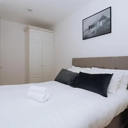 Grand Canal Dock Central Private Apartment