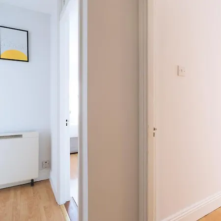 Grand Canal Dock Central Private Apartment