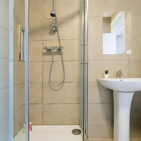Grand Canal Dock Central Private Apartment